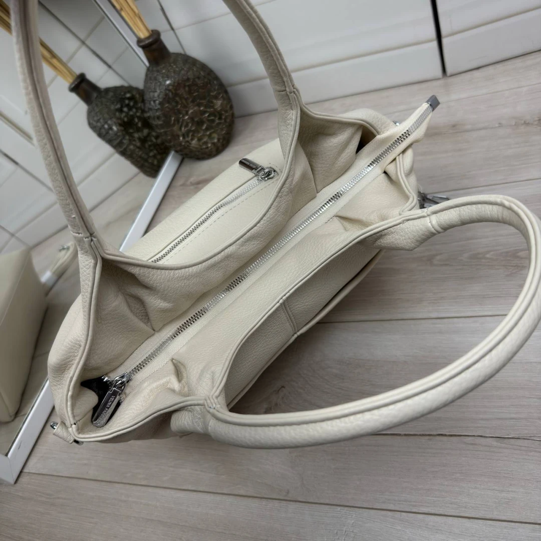 Молочна жіноча сумка мішок А4 з м'якої екошкіри на плече