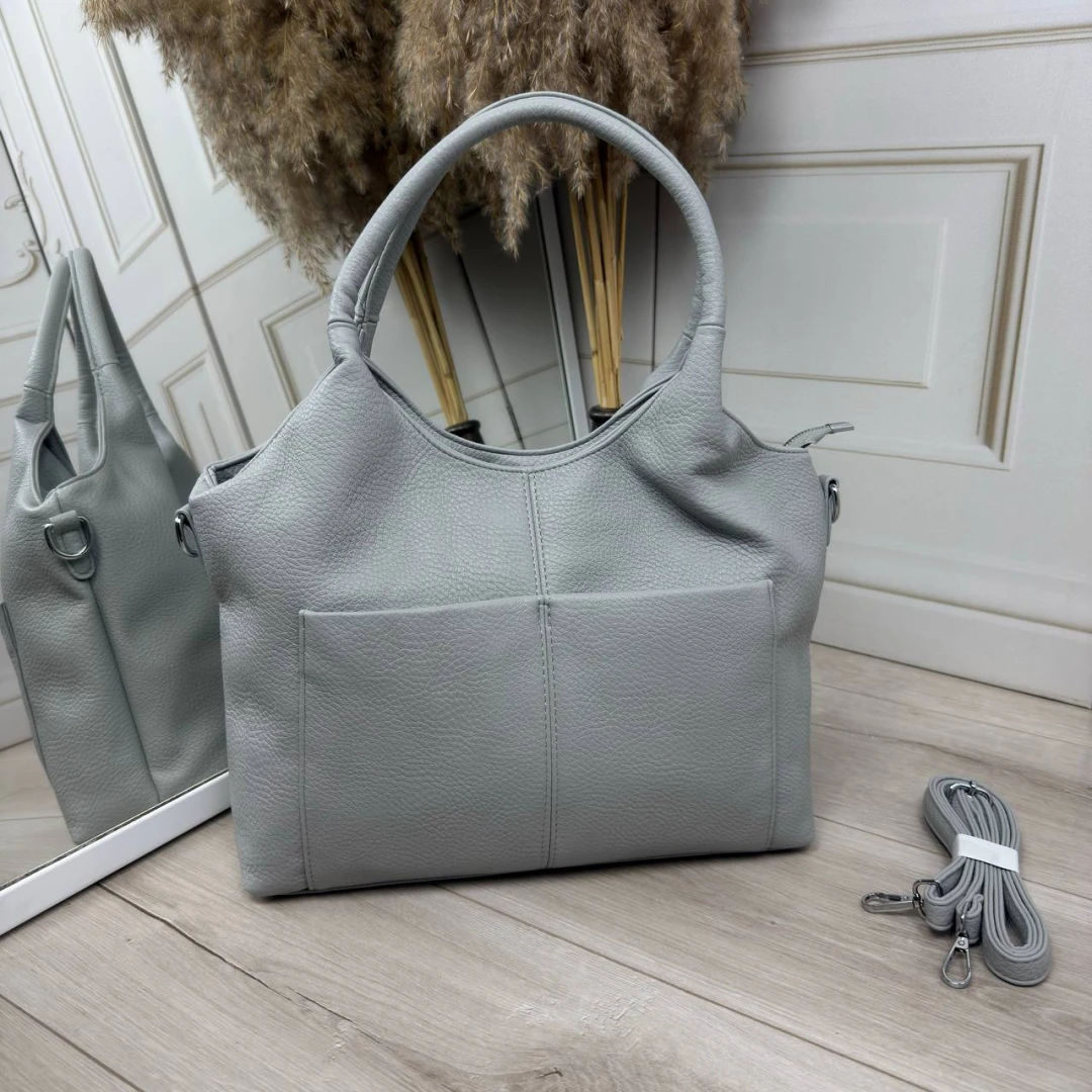 Сіра жіноча сумка мішок А4 з екошкіри — містка модель з ременем