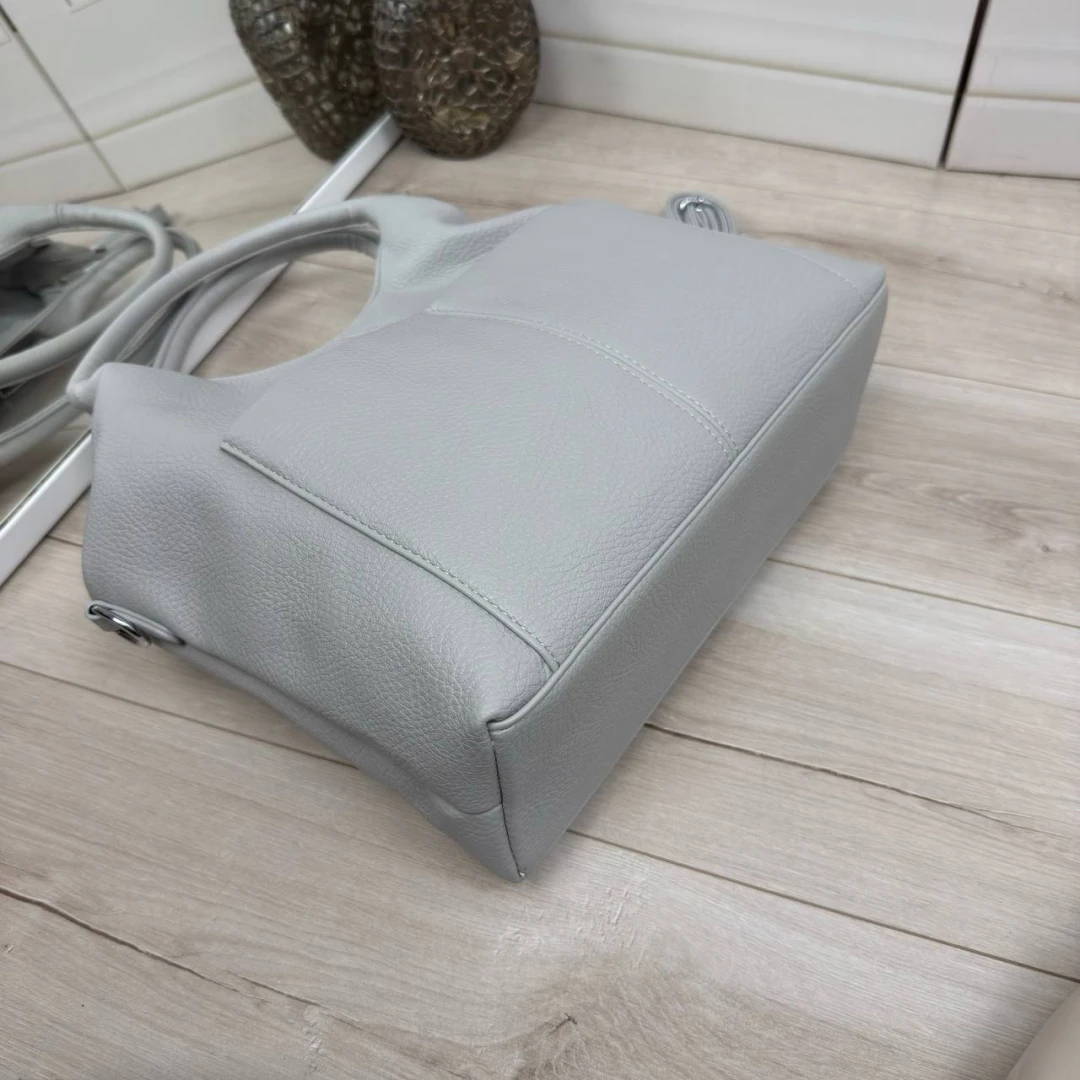 Сіра жіноча сумка мішок А4 з екошкіри — містка модель з ременем