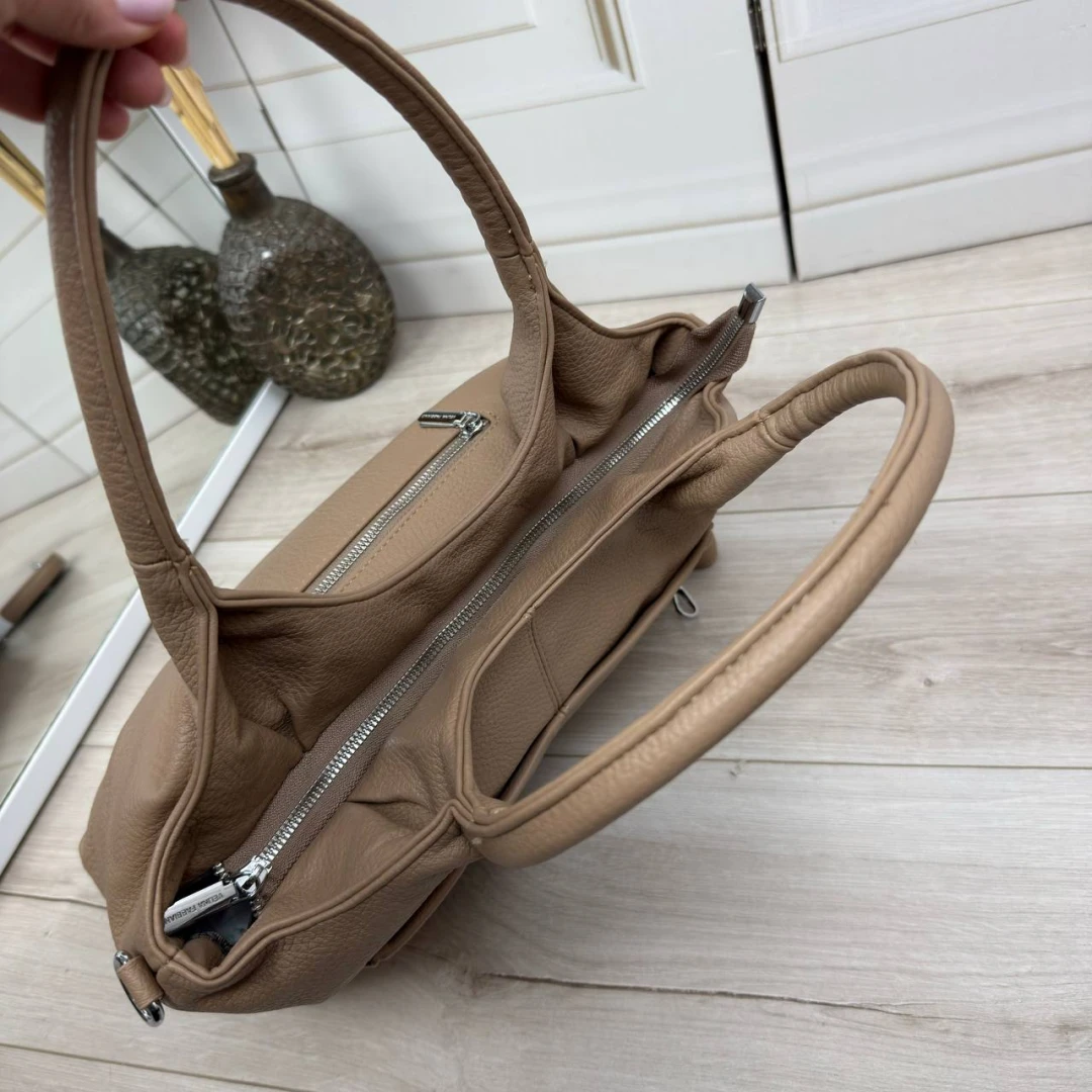 Жіноча сумка мішок кольору темний беж А4 із м'якої екошкіри