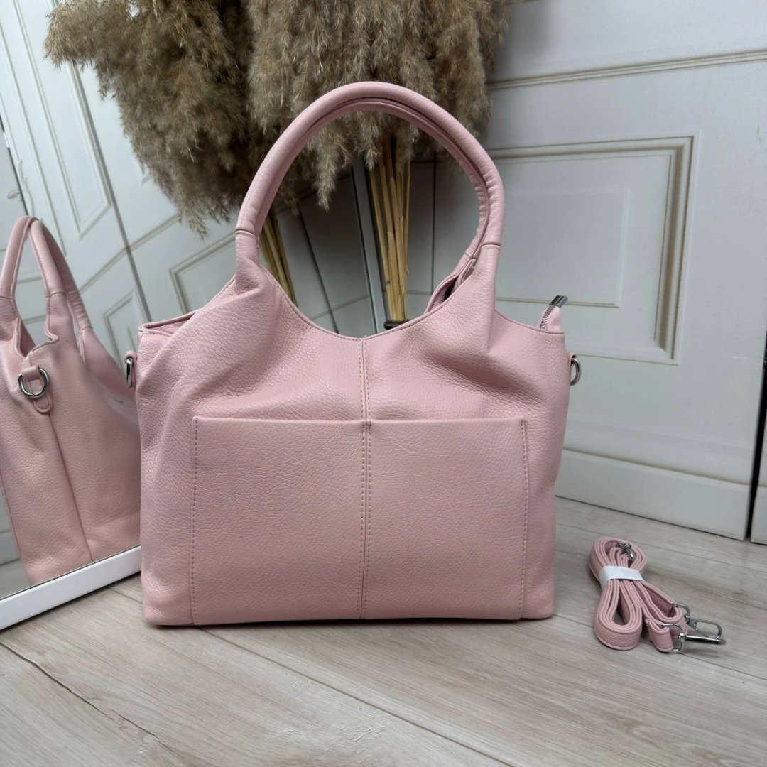 Пудрова жіноча сумка мішок А4 із м'якої екошкіри — ніжність та простір