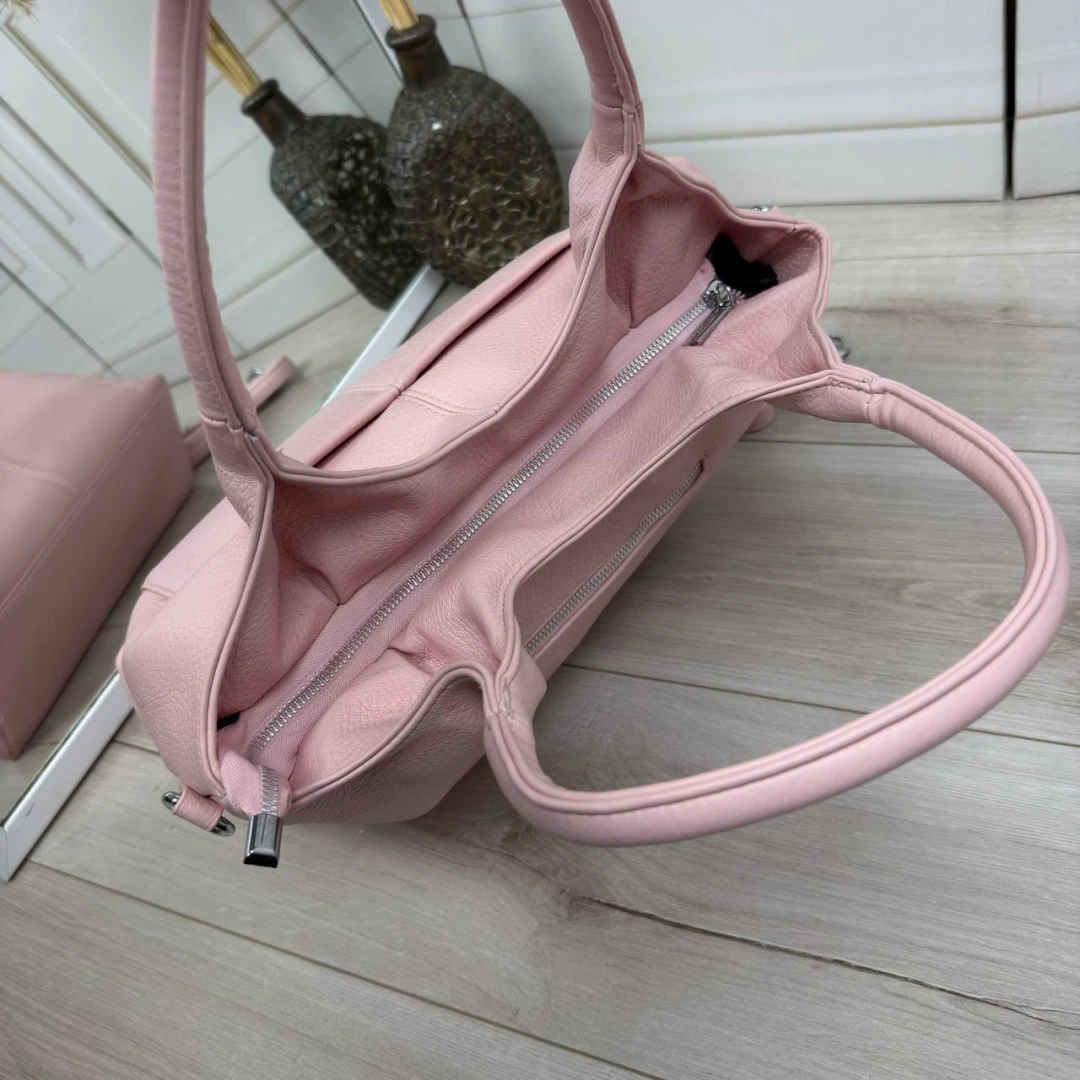 Пудрова жіноча сумка мішок А4 із м'якої екошкіри — ніжність та простір