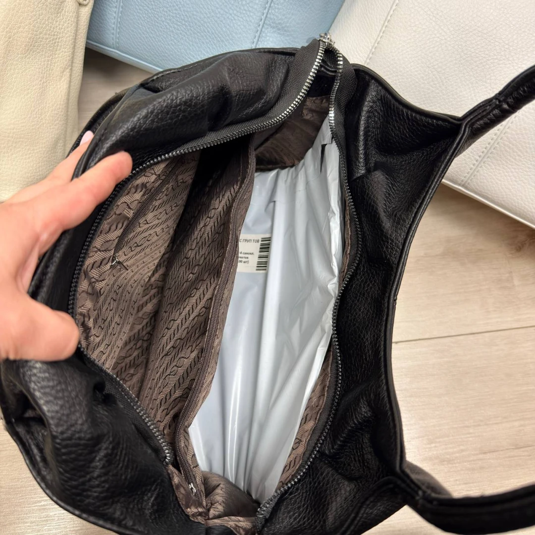 Чорна жіноча сумка мішок А4 із м'якої екошкіри — базова модель