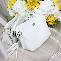 Жіноча біла сумка крос-боді зі шкірозамінн