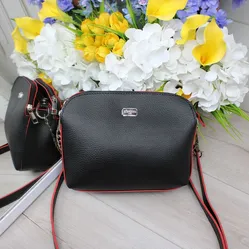 Жіноча сумка чорна з червоним акцентом 