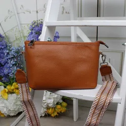 Сумка крос-боді рудого кольору зі шкірозам