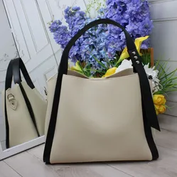 Жіноча стильна сумка через плече бежева