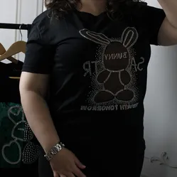 Жіноча чорна футболка з принтом 