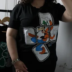 Жіноча чорна футболка з принтом 