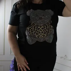 Жіноча чорна футболка з принтом 