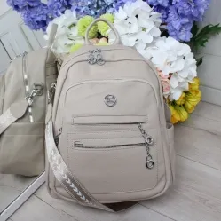 Жіночий бежевий рюкзак-сумка з екошкіри з кишенями та срібною фурнітурою
