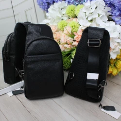 Чоловічий чорний слінг