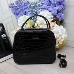 Жіноча чорна сумка-саквояж