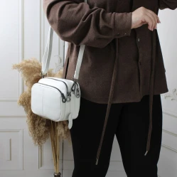 Жіноча біла сумка крос-боді