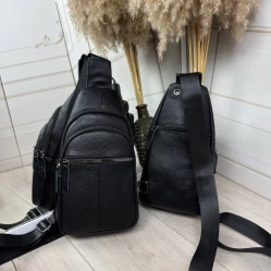 Чоловіча нагрудна сумка-слінг чорна