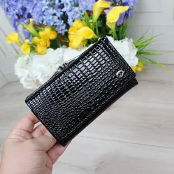 Чорний жіночий гаманець-мінімаліст