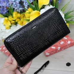 Мінімалістичний чорний гаманець