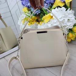 Жіноча бежова сумка  з екошкіри через плеч
