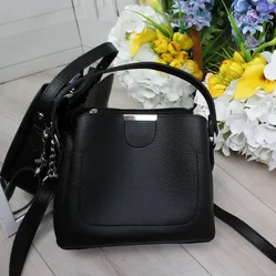Жіноча чорна сумка зі шкірозамінника