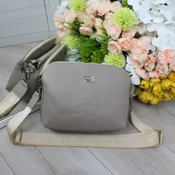 Сумка жіноча через плече кольору капучіно 