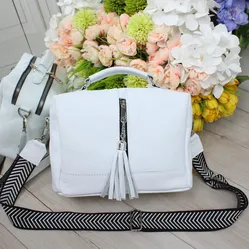 Біла сумка-кросбоді для святкових виходів