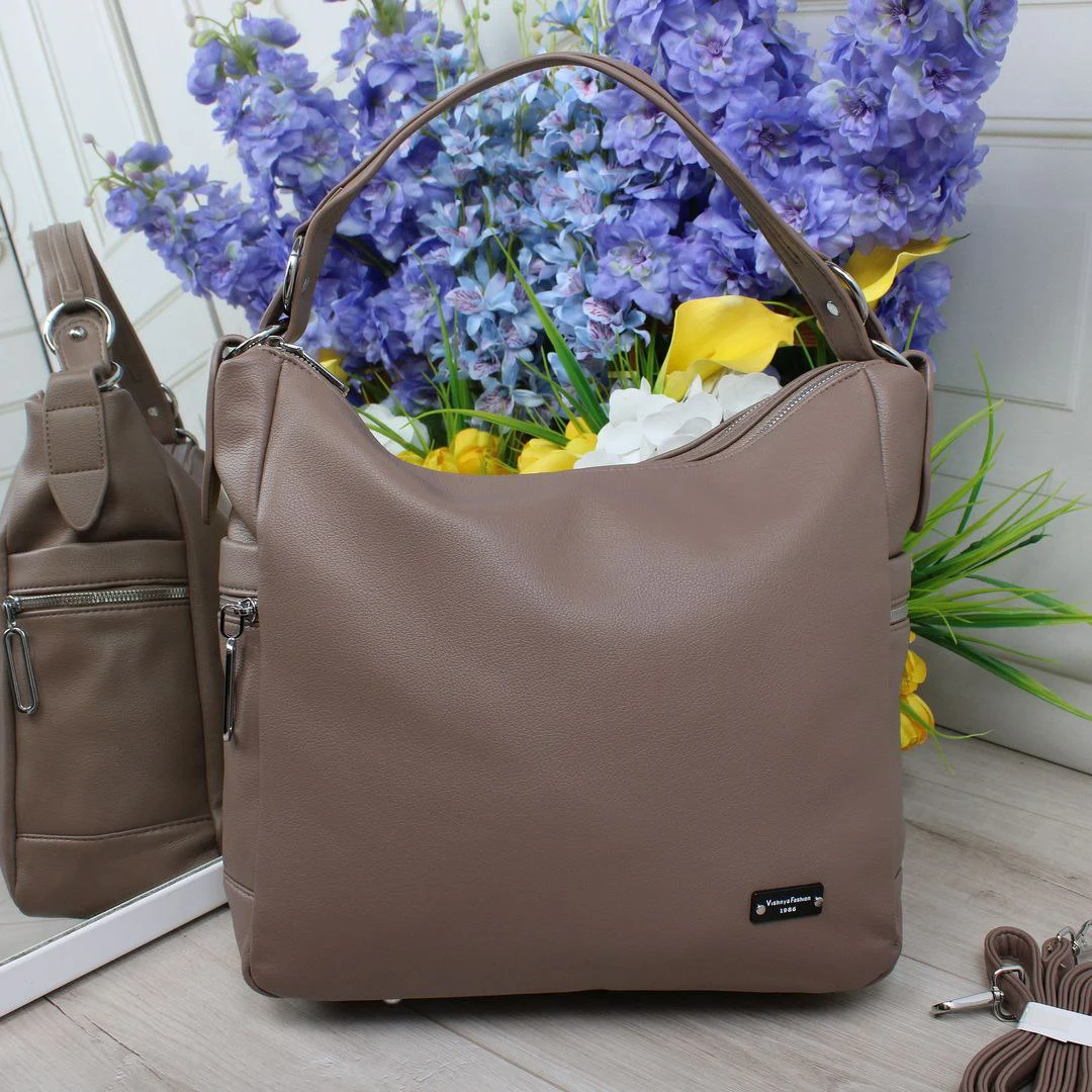 Жіноча сумка-мішок пудрово-беж з екошкіри з двома відділеннями