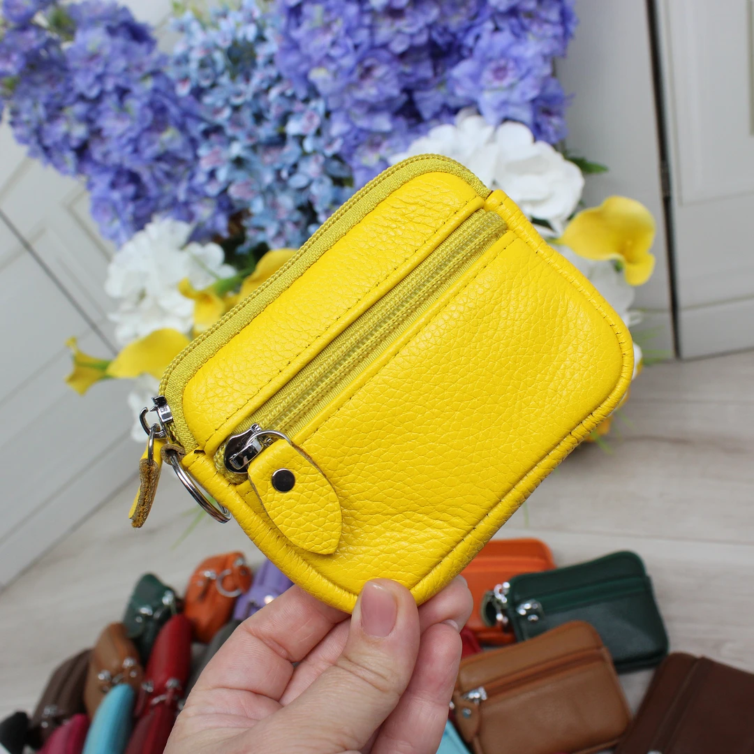 Жіночий гаманець для подорожей жовтий