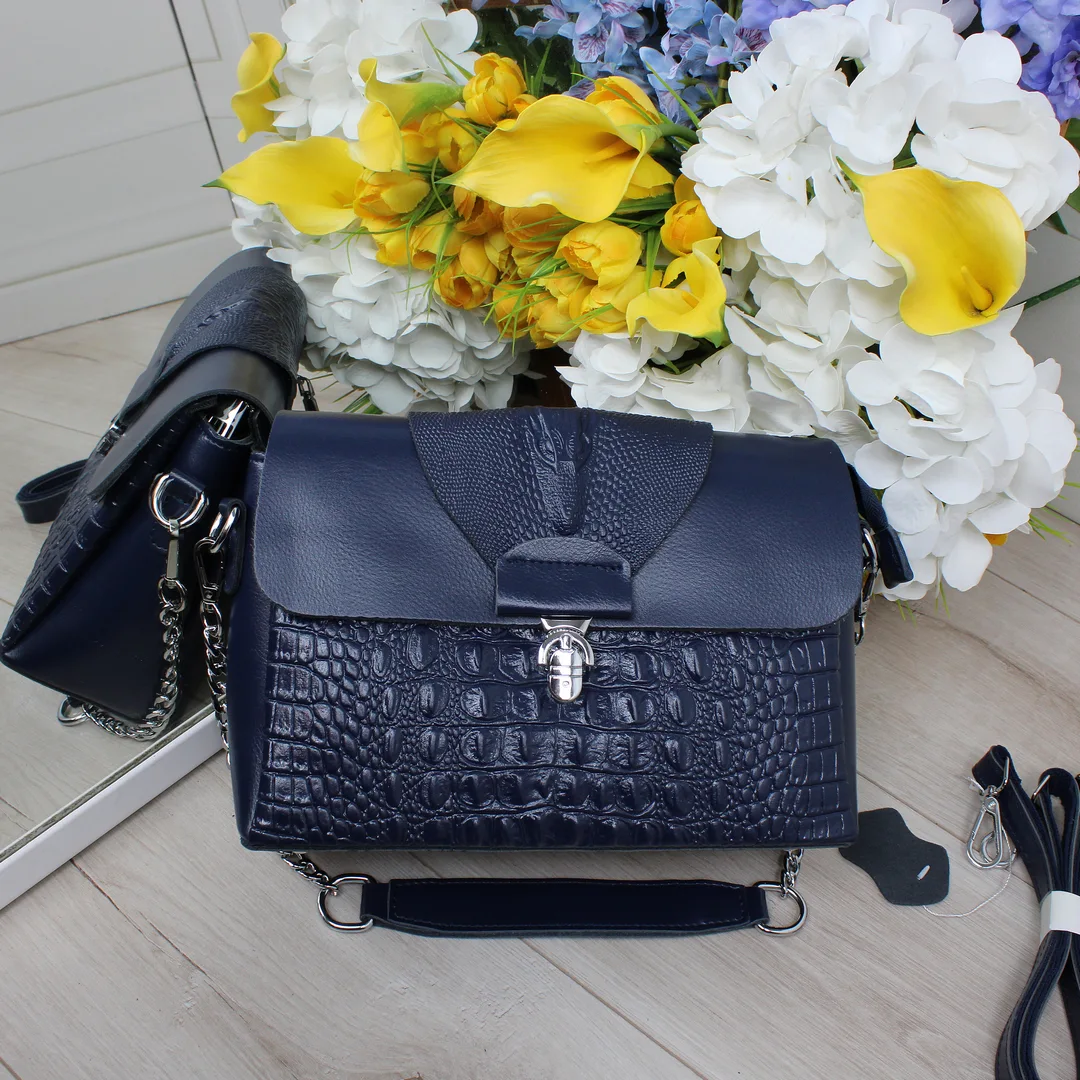 Якісна синя сумка крос-боді з еко-шкіри для кар'єристки