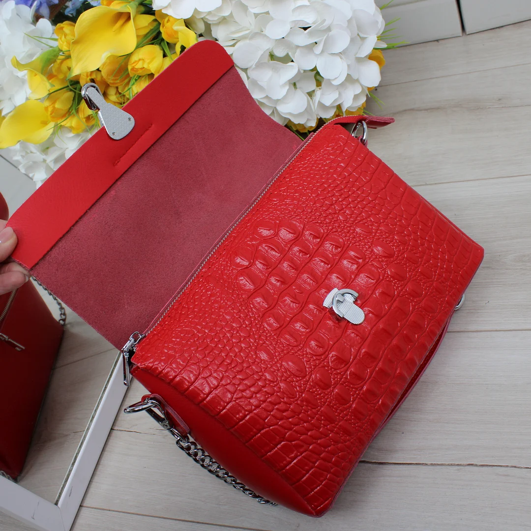 Жіноча крос-боді червоного кольору для фанаток спорту/фітнесу