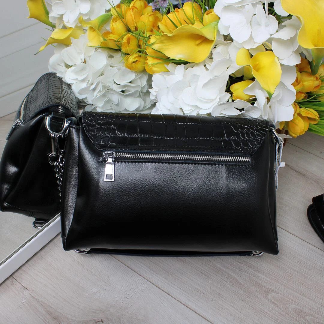 Елегантна чорна сумка крос-боді зі шкіри для ділової жінки