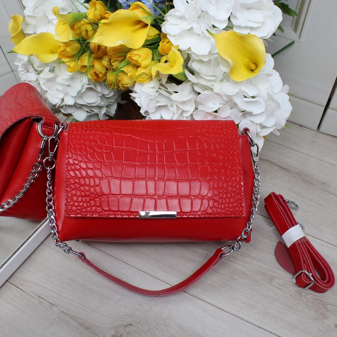 Жіноча червона сумка крос-боді для сміливих та яскравих образів