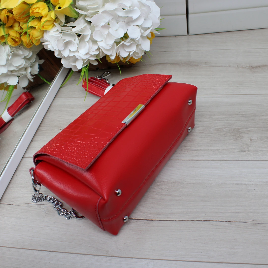 Жіноча червона сумка крос-боді для сміливих та яскравих образів