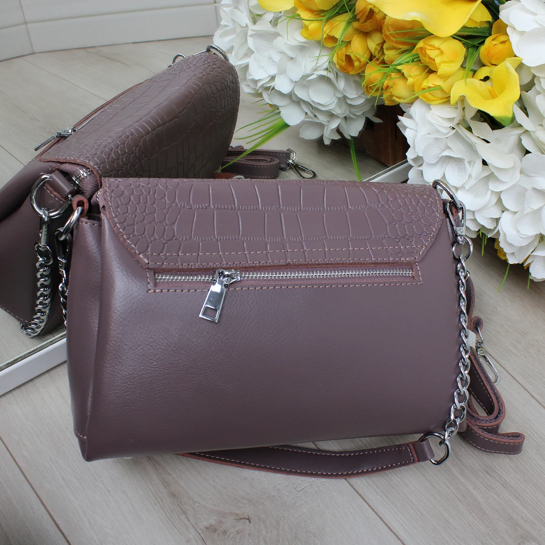 Жіноча сумка крос-боді пудрового кольору зі шкіри для мінімалістки