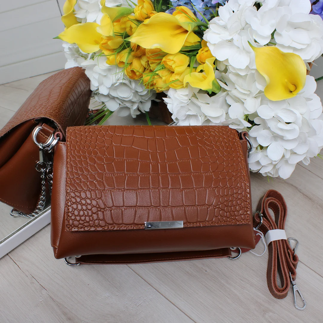 Універсальна коричнева сумка крос-боді зі шкіри на всі випадки