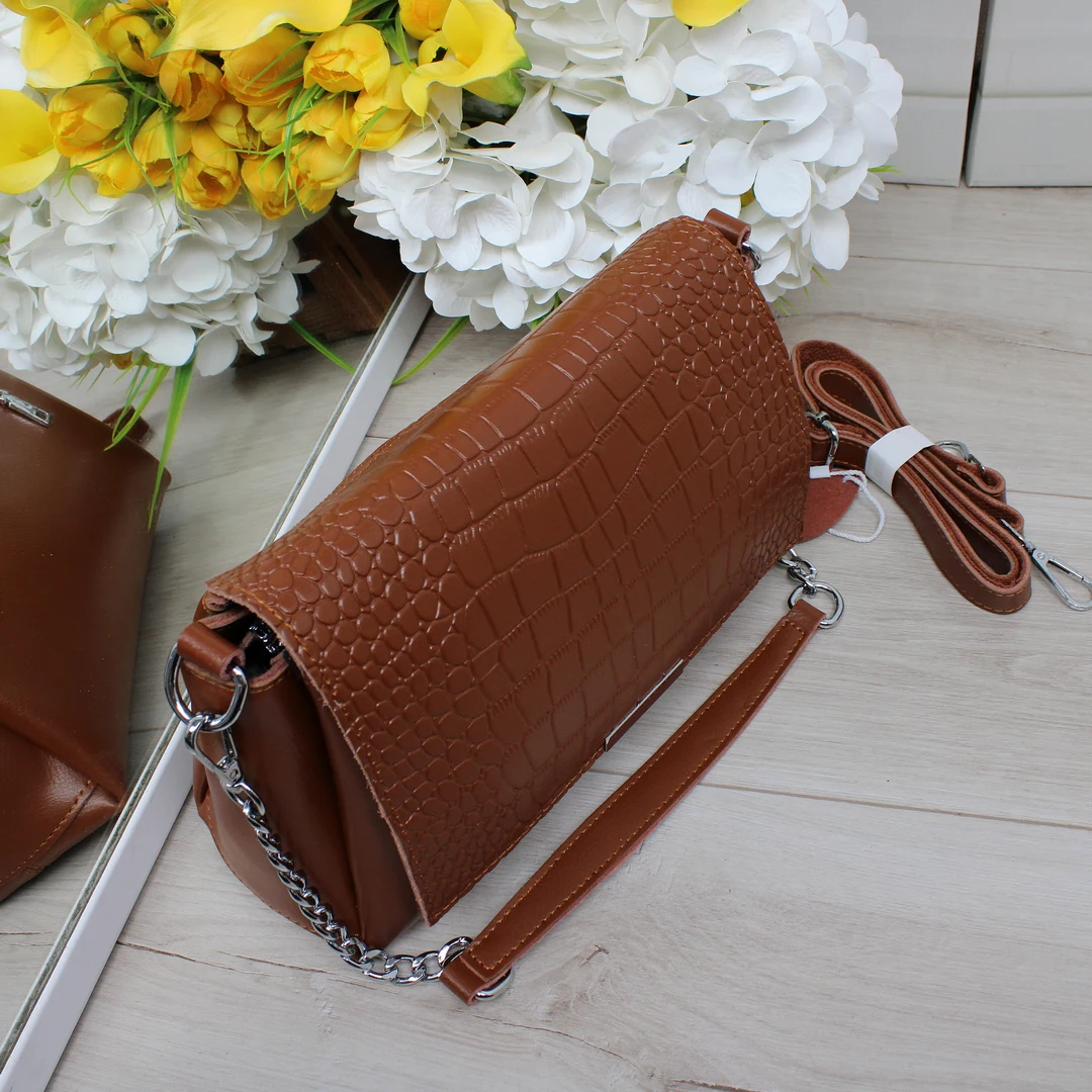 Універсальна коричнева сумка крос-боді зі шкіри на всі випадки