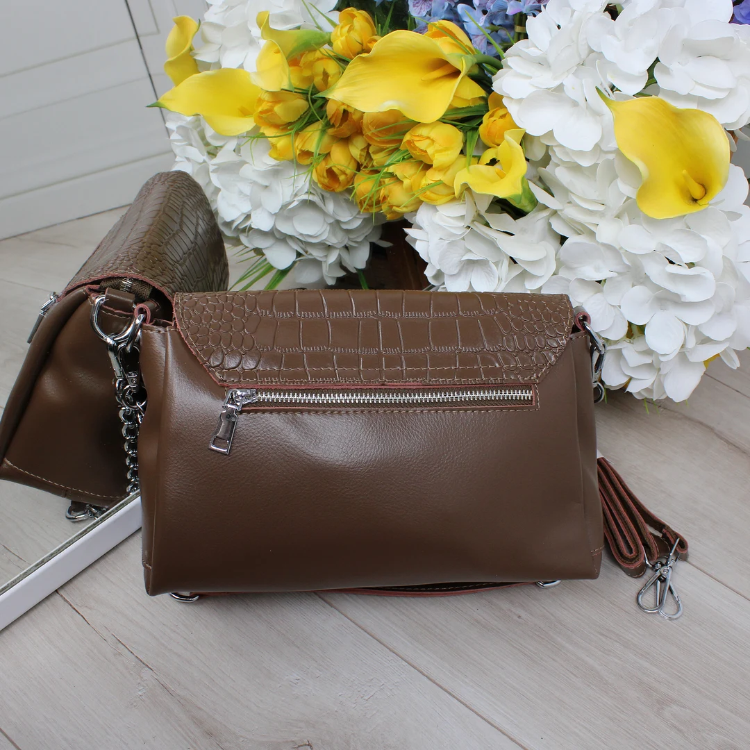 Жіноча сумка крос-боді кольору капучіно зі шкіри для мам