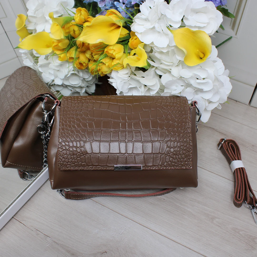 Жіноча сумка крос-боді кольору капучіно зі шкіри для мам