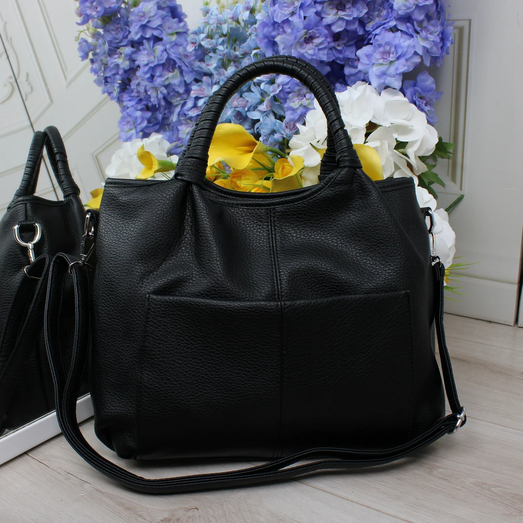 Жіноча сумка-мішок чорна з еко-шкіри для документів та ноутбука