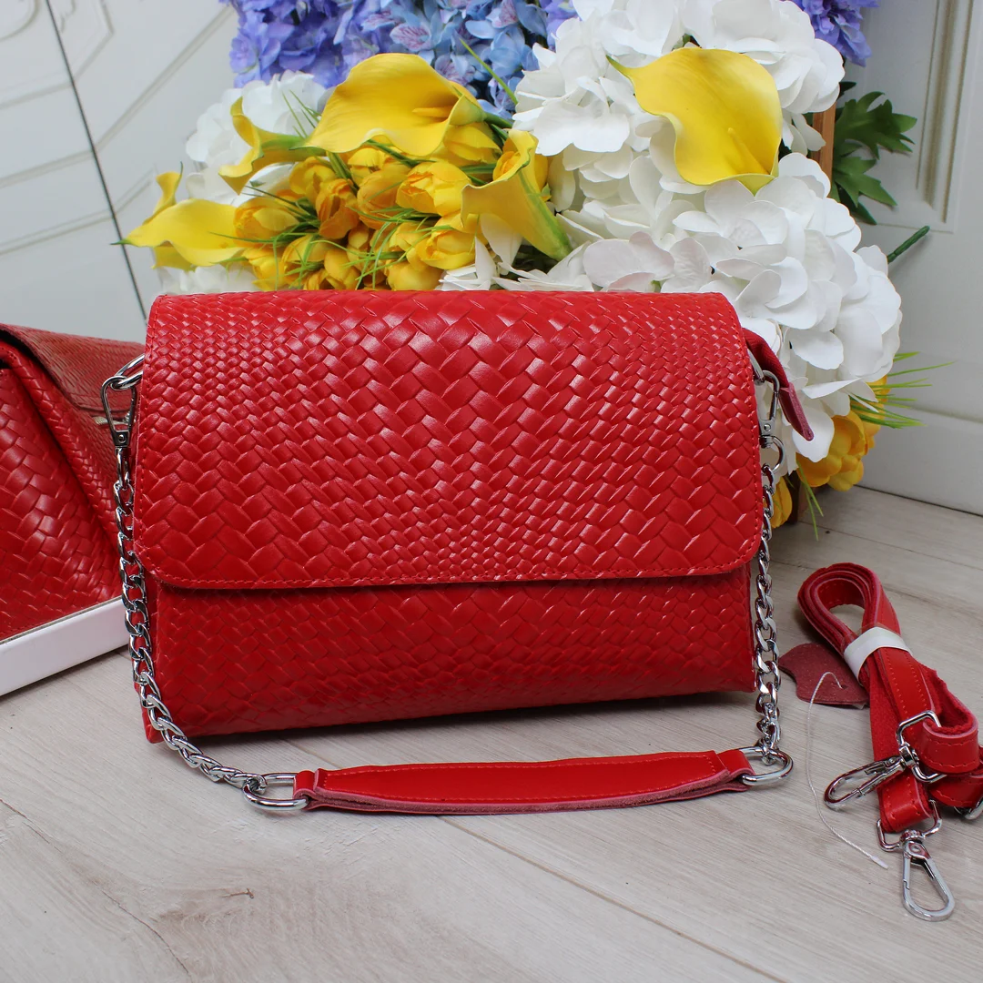 Жіноча червона сумка крос-боді для сміливих та яскравих