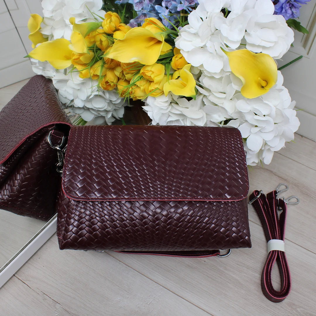 Елегантна сумка крос-боді бордового кольору зі шкіри