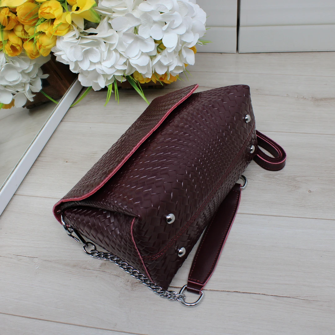 Елегантна сумка крос-боді бордового кольору зі шкіри