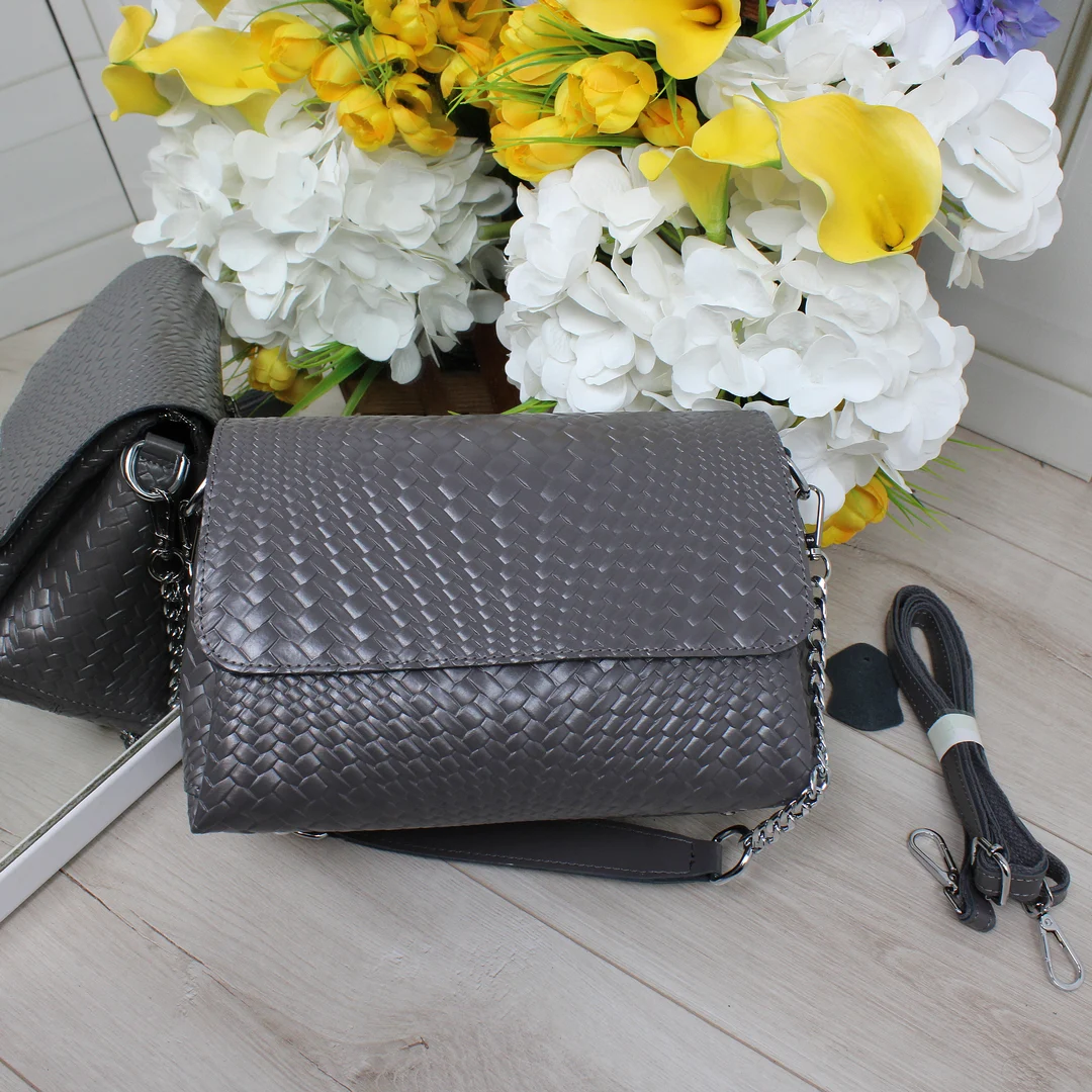 Жіноча сумка крос-боді сіра зі шкіри для мінімалістки