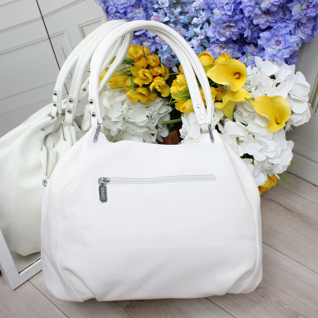 Елегантна сумка-мішок біла з еко-шкіри для літнього гардеробу