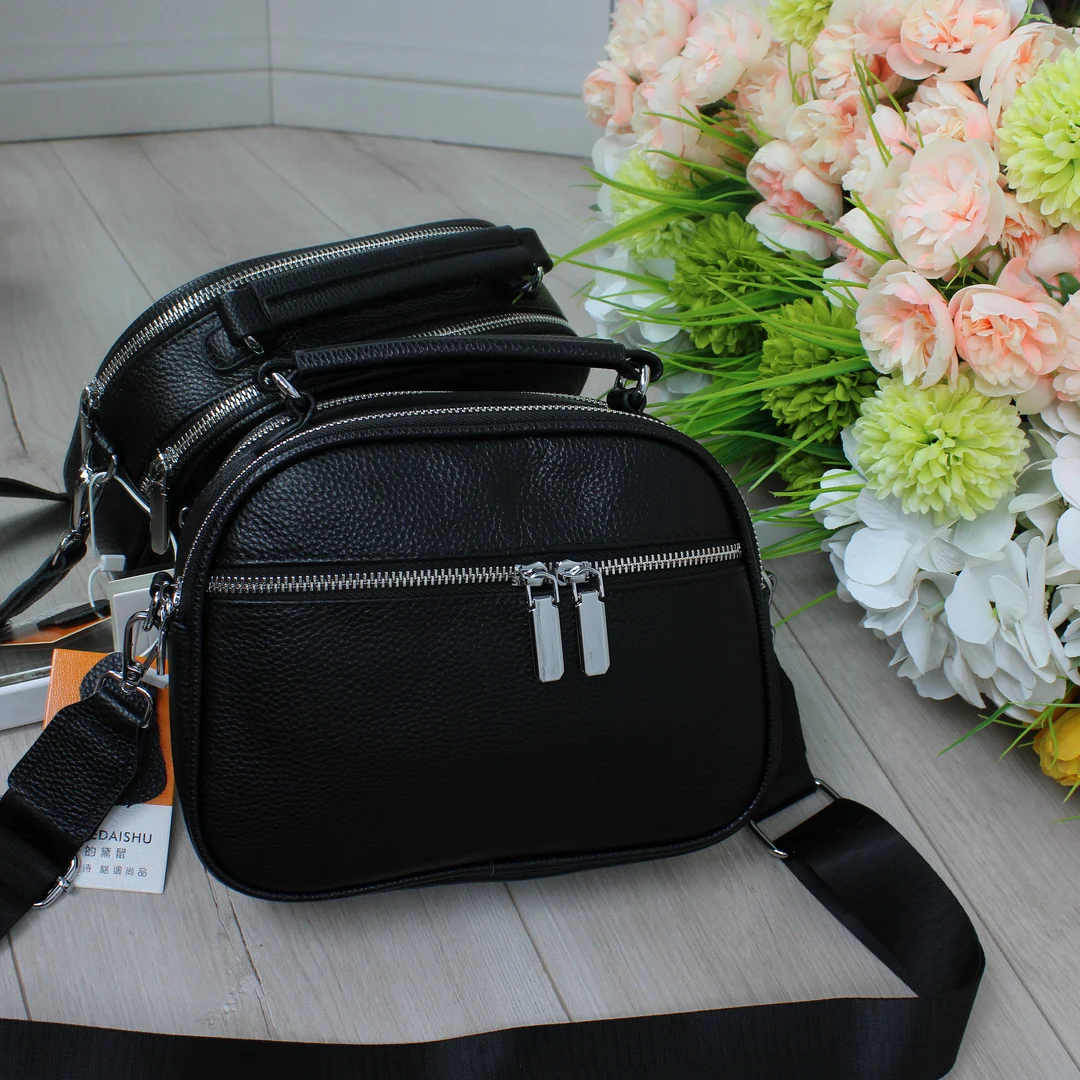 Жіноча чорна сумка крос-боді зі шкіри для медичних працівників