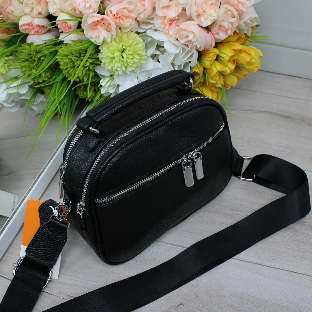 Жіноча чорна сумка крос-боді зі шкіри для медичних працівників