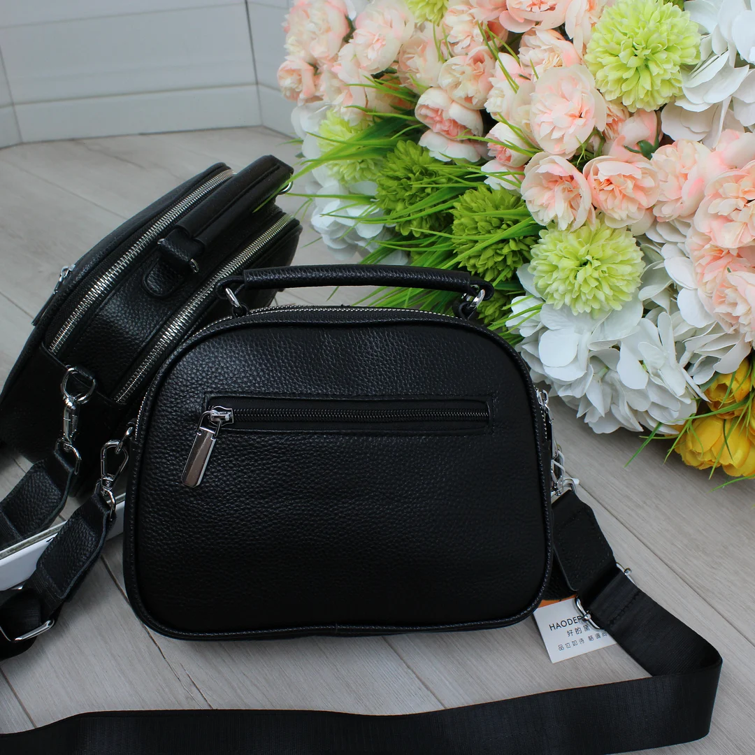 Жіноча чорна сумка крос-боді зі шкіри для медичних працівників