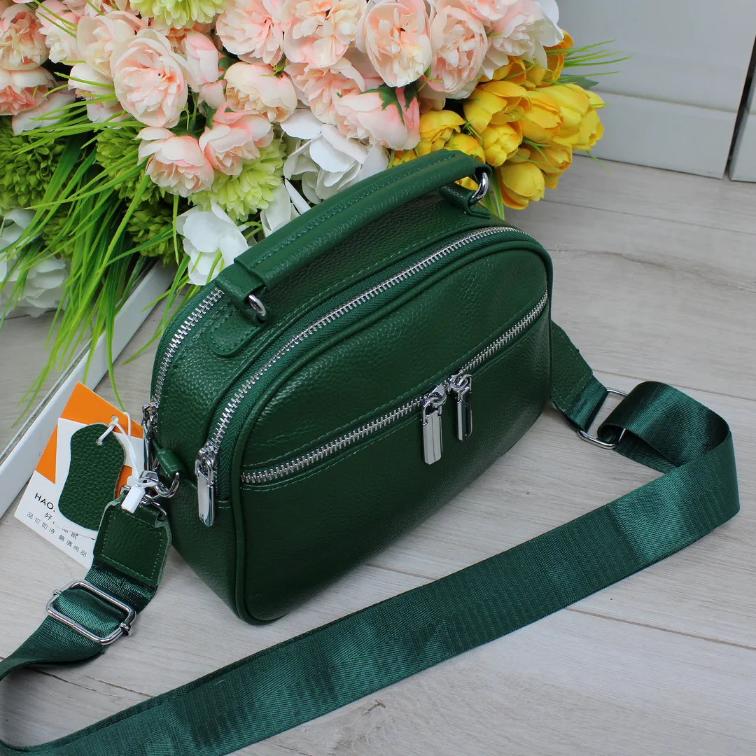 Зелена сумка крос-боді зі шкіри для пригод на природі