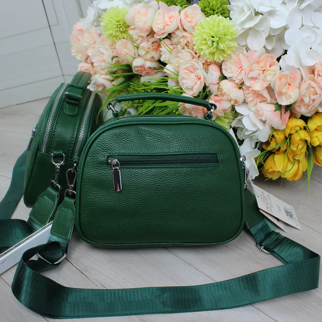 Зелена сумка крос-боді зі шкіри для пригод на природі