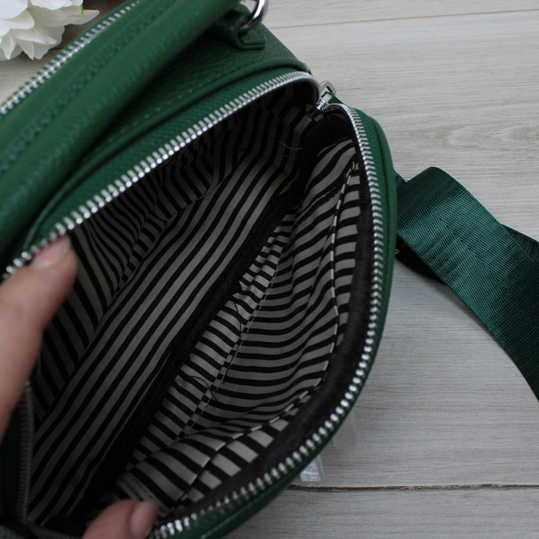 Зелена сумка крос-боді зі шкіри для пригод на природі