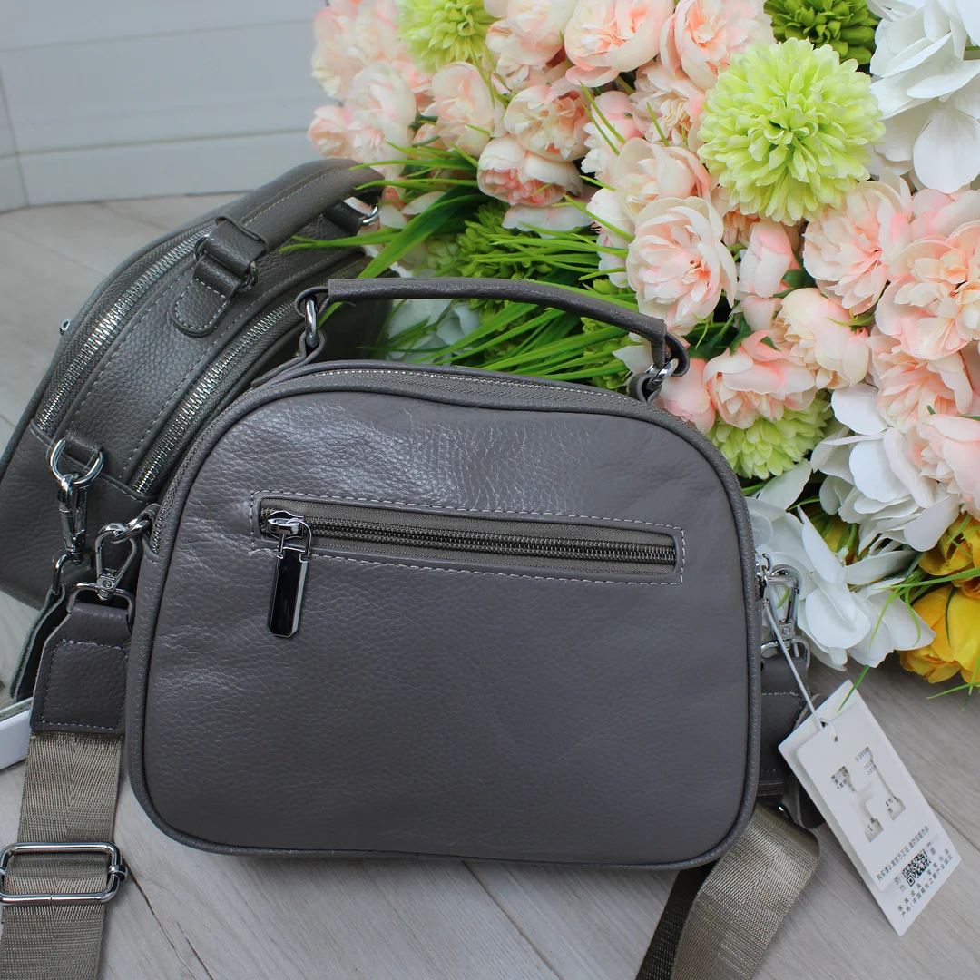 Сіра сумка крос-боді зі шкіри для роботи в коворкінгу